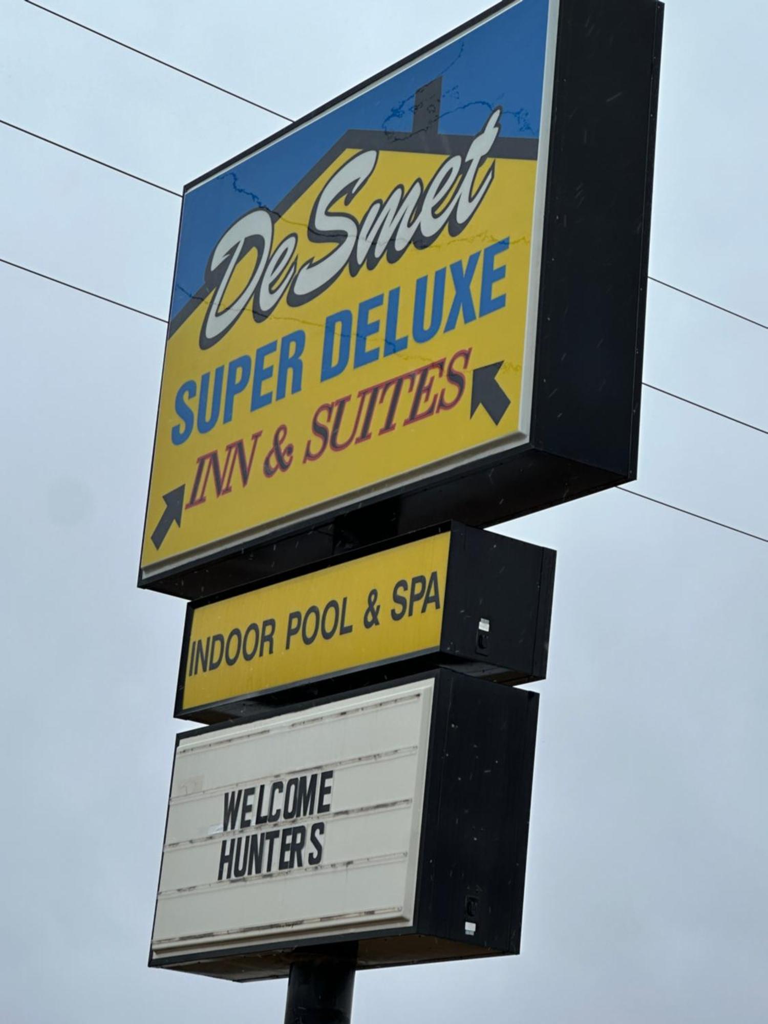 De Smet Super Deluxe Inn & Suites Екстер'єр фото