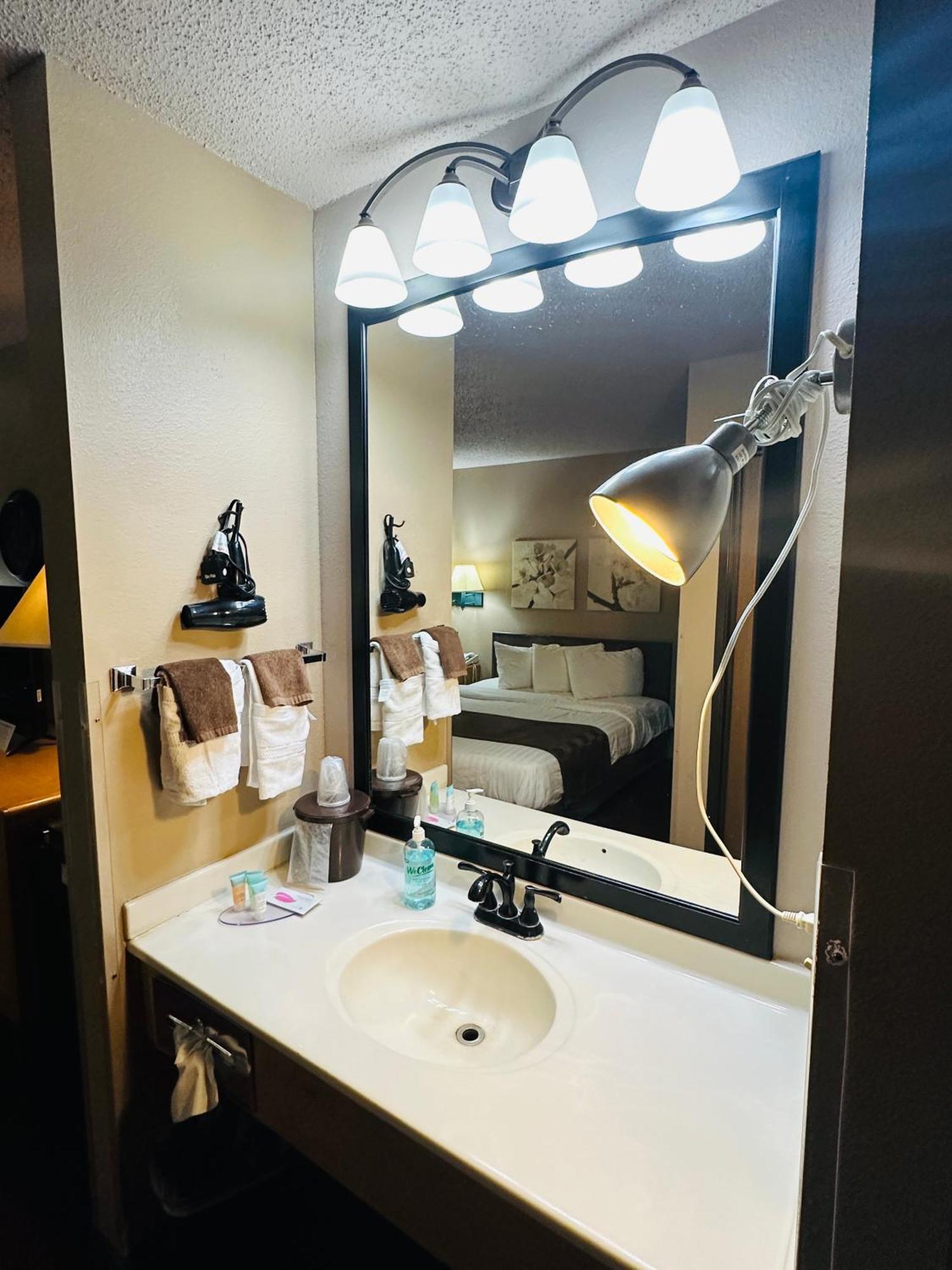 De Smet Super Deluxe Inn & Suites Екстер'єр фото